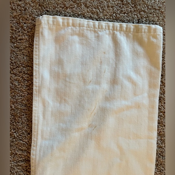 BCBG MaxAzria designer white / cream flared jeans w/buckle design size 6 Vintage - Picture 8 of 11